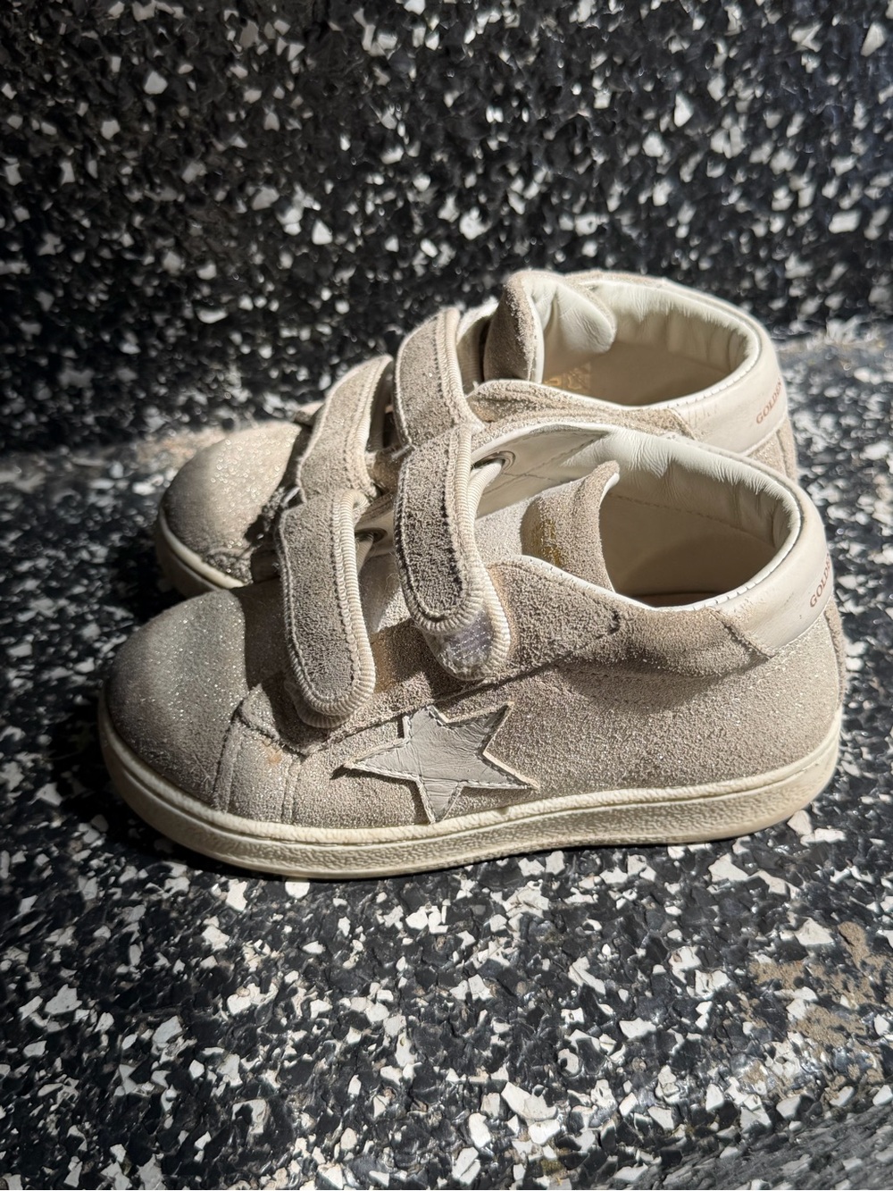 EUC Golden Goose Kids' June Basket Mid
Top Sneaker. Size 25 EU/9 Toddler US